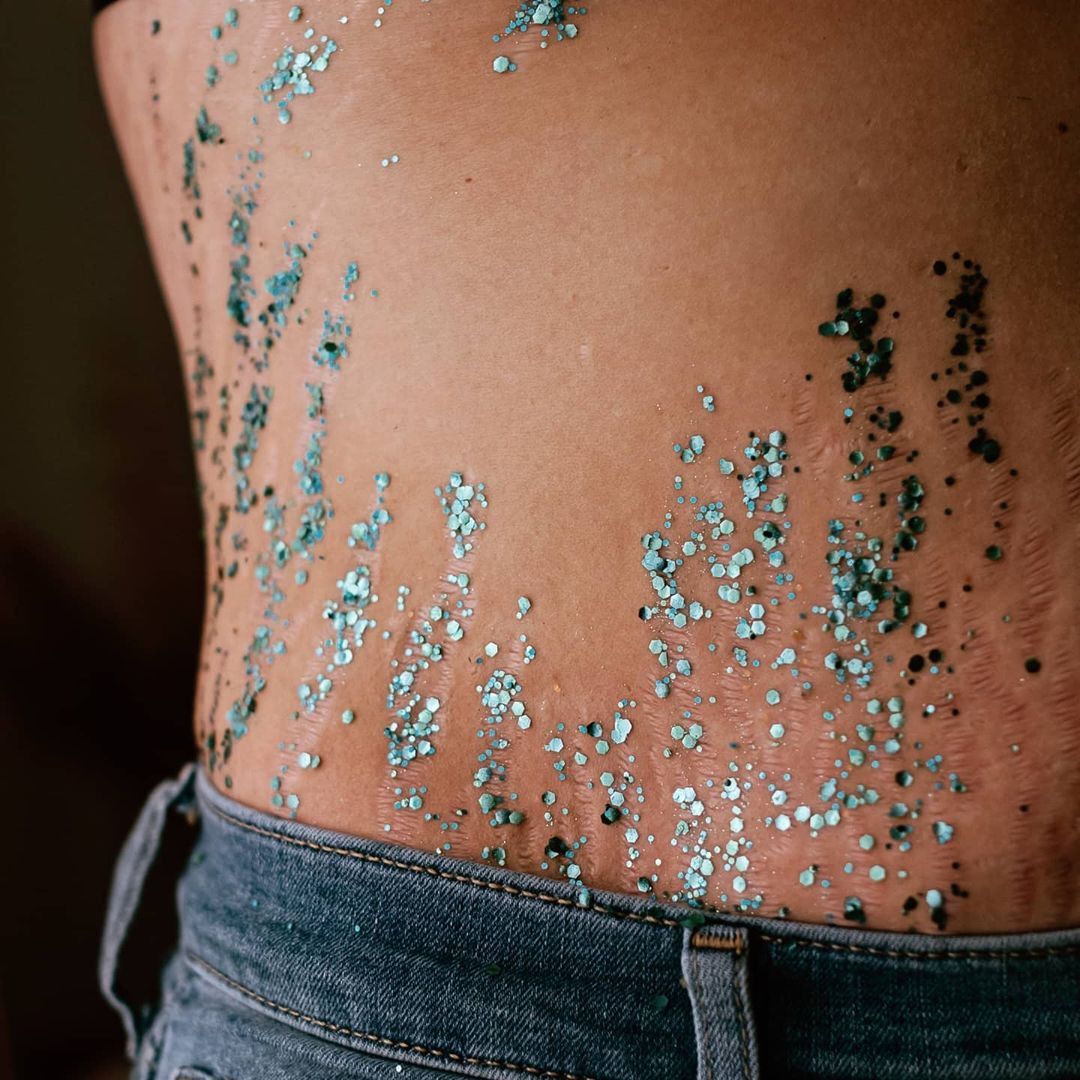 Körper-Make-up mit Si Si La Paillette von @lacabaneauxreflets auf Instagram